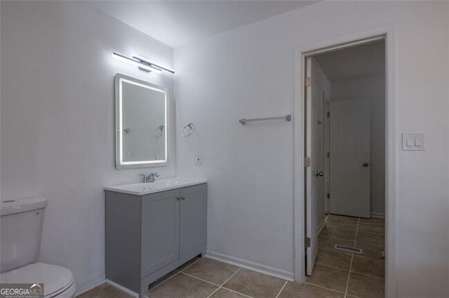 Building Photo - 348 Lakeridge Ct