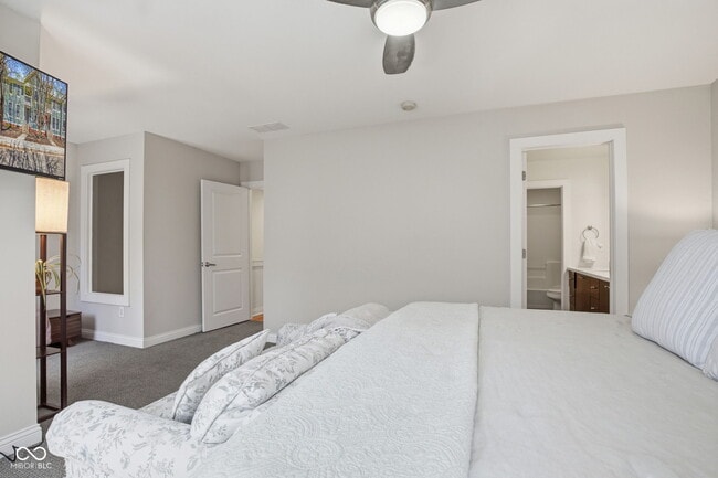 Building Photo - 228 E St Joseph St