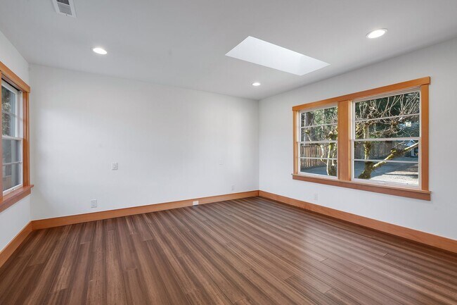 Building Photo - Lake Oswego 4 Bedroom Home w/View of Willa...