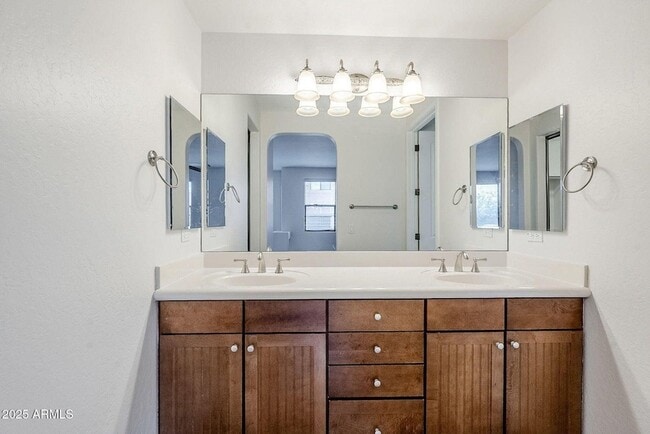 Building Photo - 13450 E Vía Linda