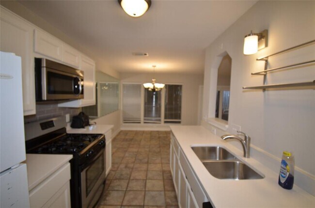 Building Photo - 7801 Parliament Pl