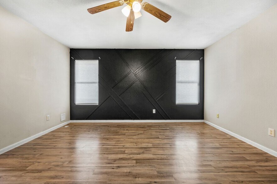 Building Photo - 4307 Stallion Dr
