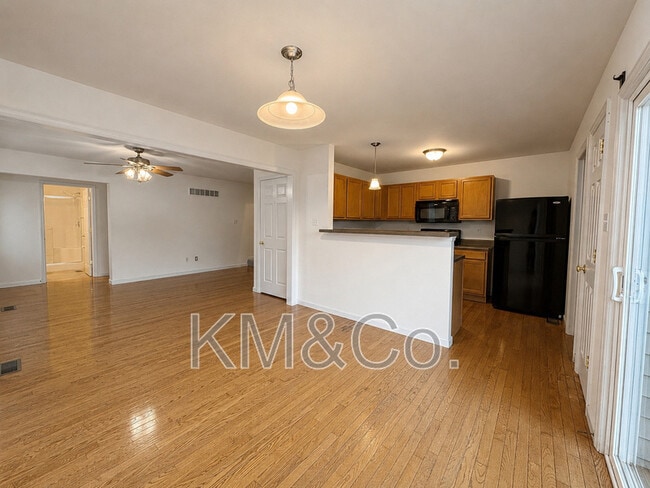 Building Photo - 213 Countryshire Dr