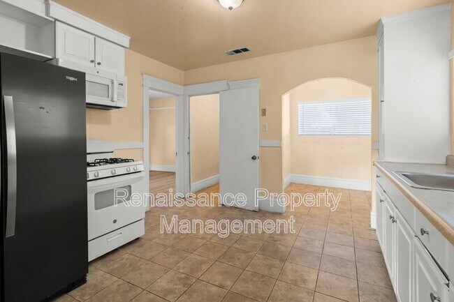 Building Photo - 1026 Windeler Ave
