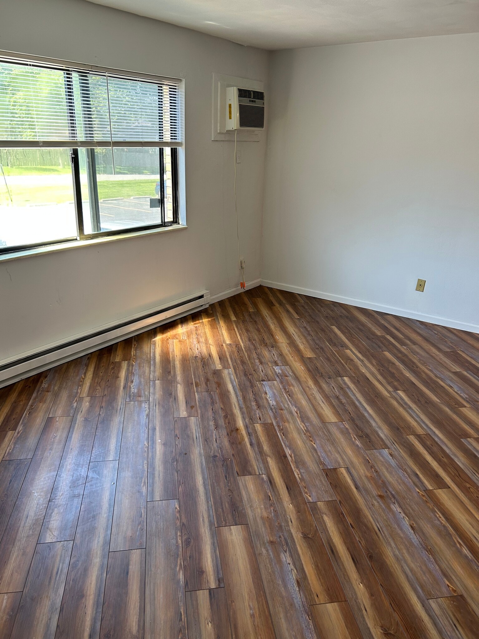 Building Photo - 631 Vicksburg Dr