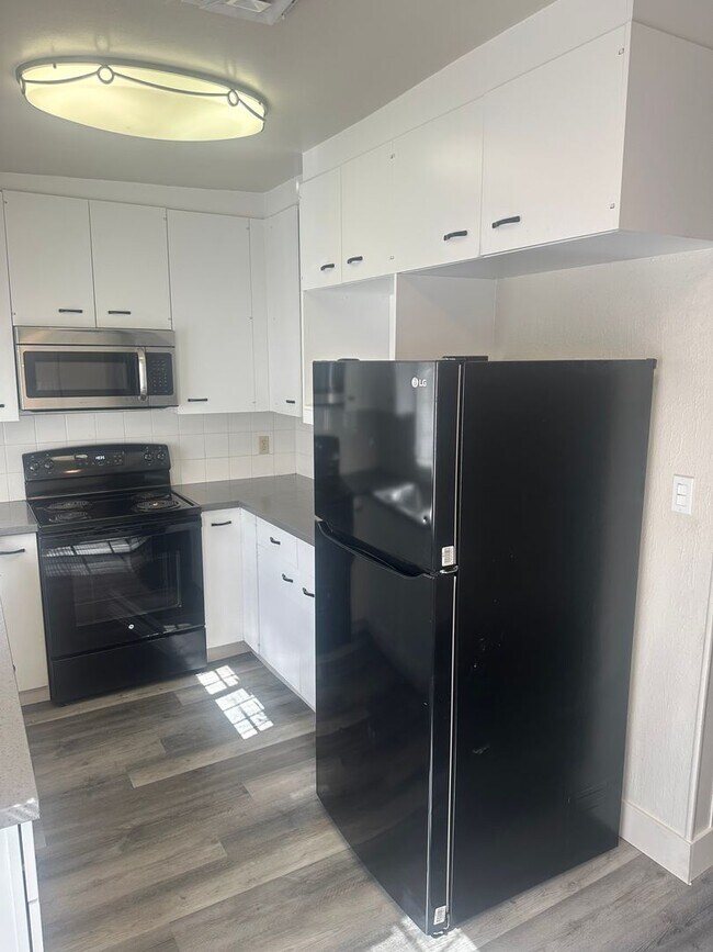 Building Photo - NLV!! Single Story!! 3 Bedrooms!! Carport!...