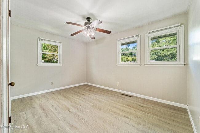 Building Photo - 513 Jarman St
