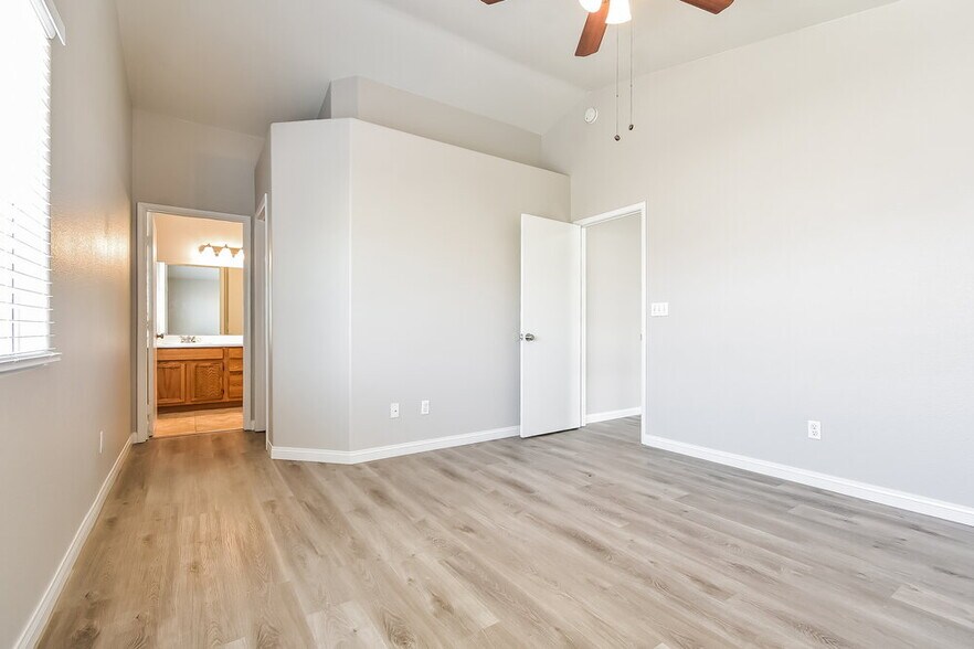 Building Photo - 9156 Indian Breeze Dr