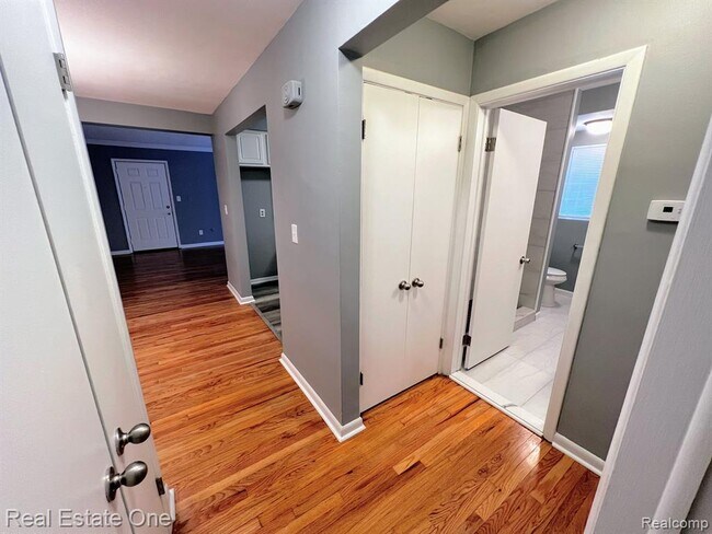 Building Photo - 463 N Eton St