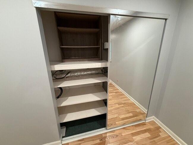 Building Photo - 9426 Kelvin Ln