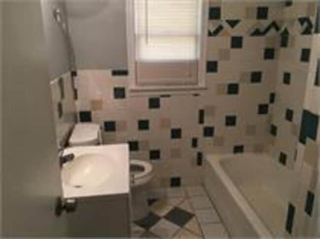 Building Photo - 805 Pamela Dr