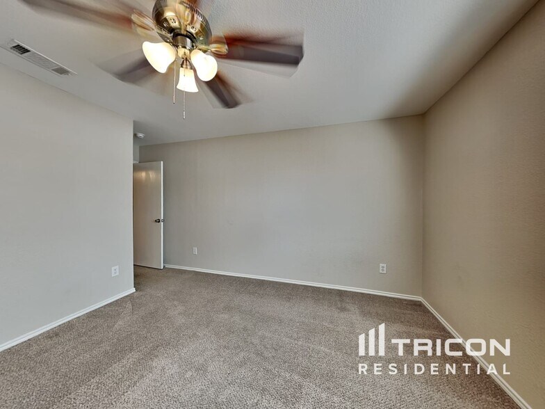 Building Photo - 5448 Kleberg Dr