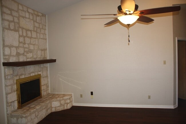 Building Photo - 1816 Woodstone Dr