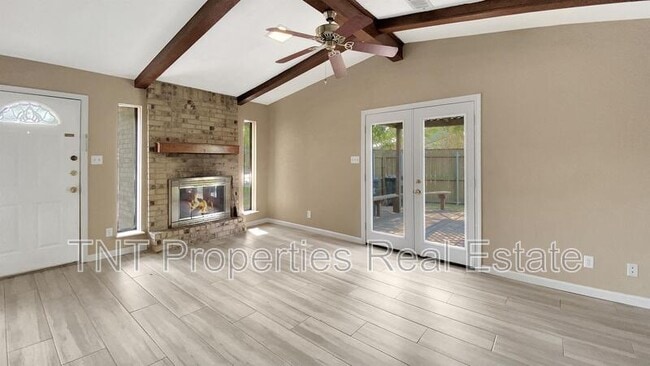 Building Photo - 605 San Saba Ct