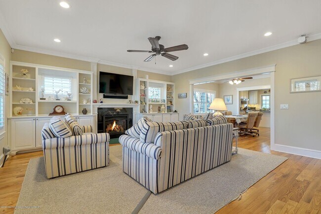 Building Photo - 330 Villa Park Wy