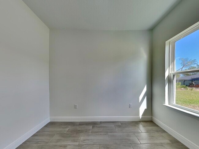 Building Photo - 209 Marion Oaks Manor