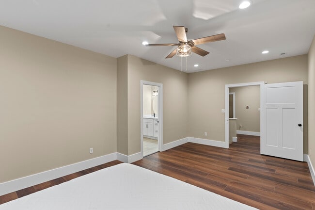 Building Photo - 5424 Delmar Ct