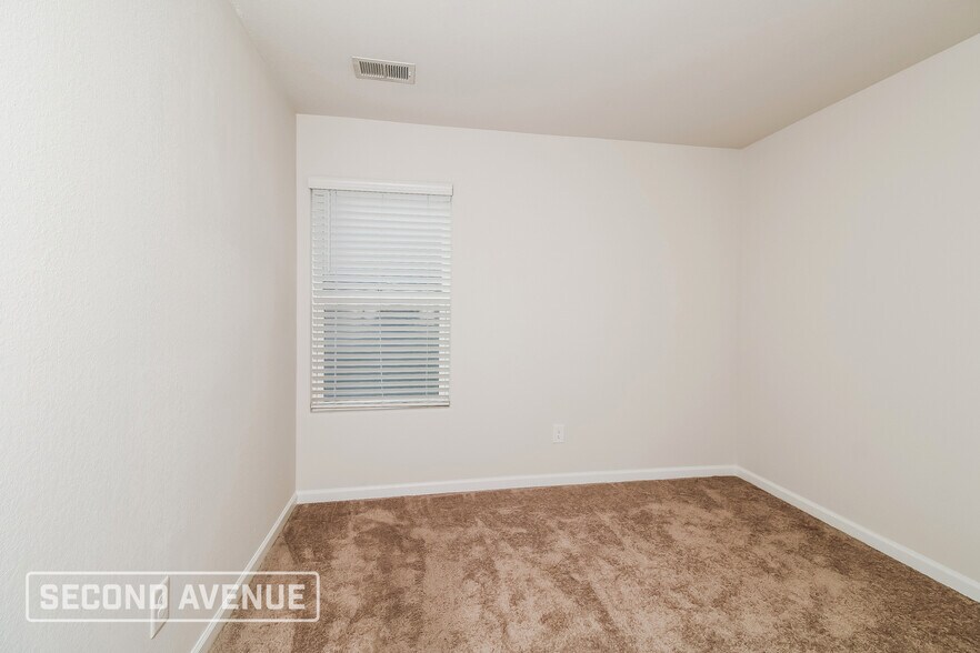 Building Photo - 411 Misty Knl Dr