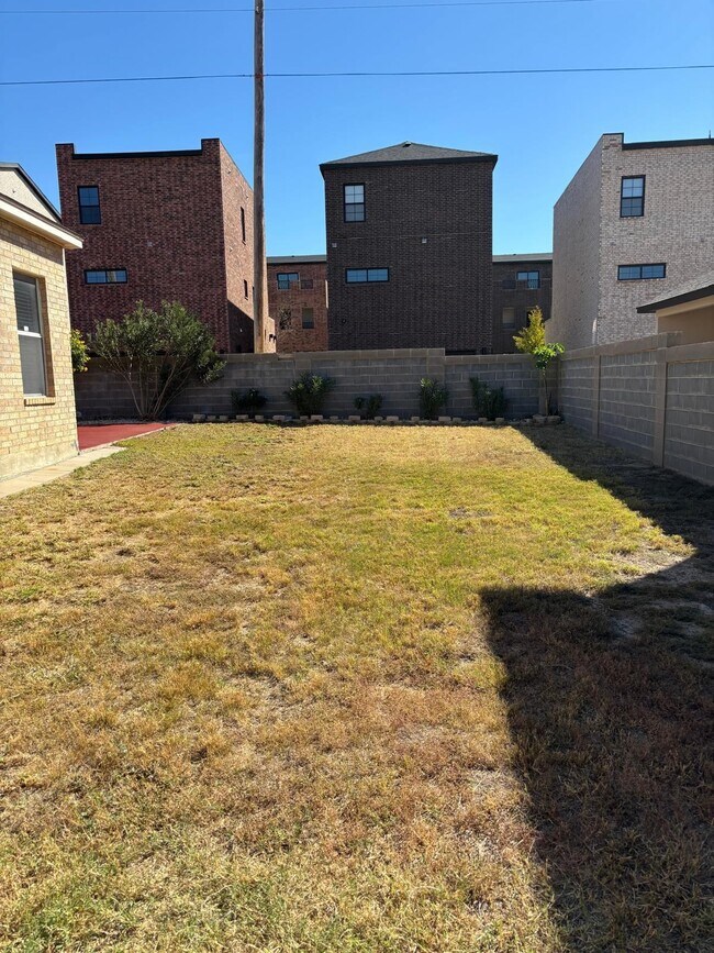 Building Photo - 217 Kahlo Loop