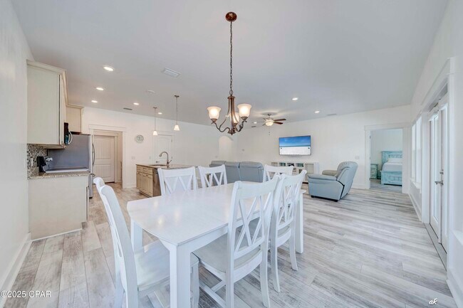 Building Photo - 6813 S Lagoon Dr