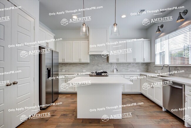 Building Photo - 6348 Oakbend Cir