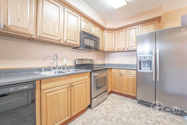 Building Photo - 2502 Fairmount Ave