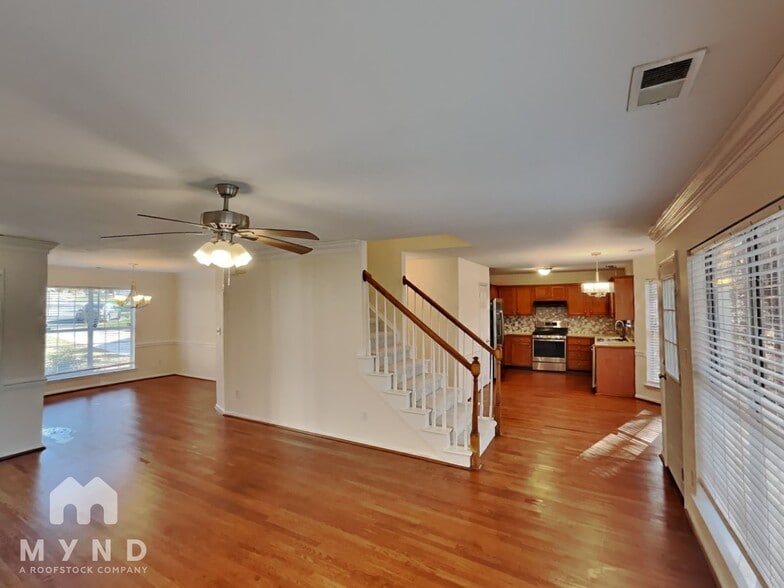 Building Photo - 10002 Gardendale Ct