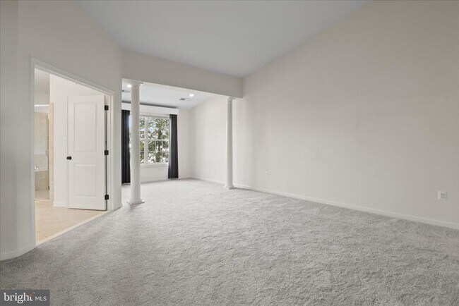 Building Photo - 42824 Edgegrove Heights Terrace