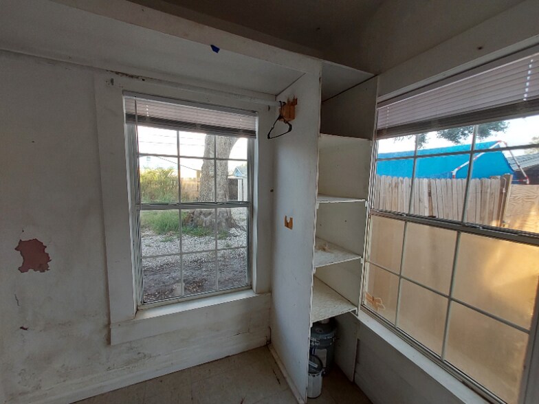 Building Photo - 2713 5th St W