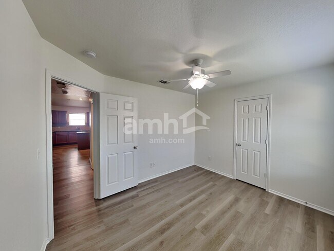 Building Photo - 132 Harness Ln