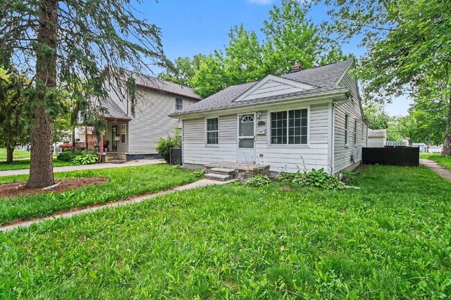 Building Photo - OWNER SPECIAL- Sign your lease by 9/22 and receive $50 off a month!