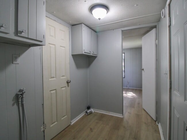 Building Photo - Updated Country Home Just Minutes from Fay...