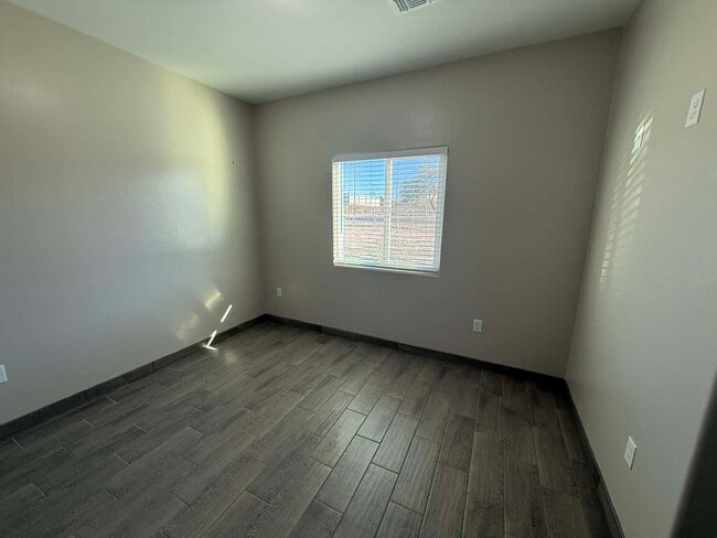 Building Photo - 803 N Van Alstine St