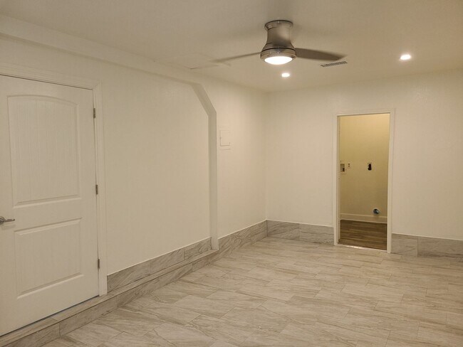 Building Photo - 4406 Desert View Dr