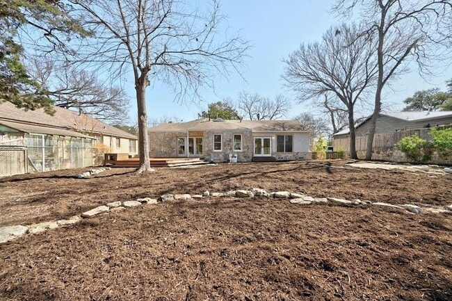 Building Photo - 1102 Garner Ave