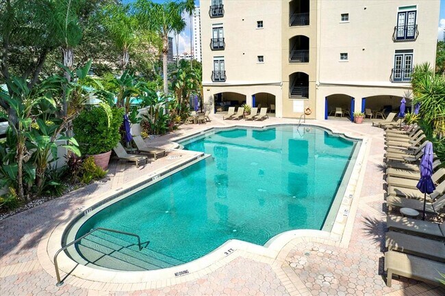 Building Photo - 501 Knights Run Ave