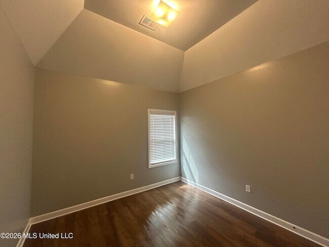 Building Photo - 401 Park St