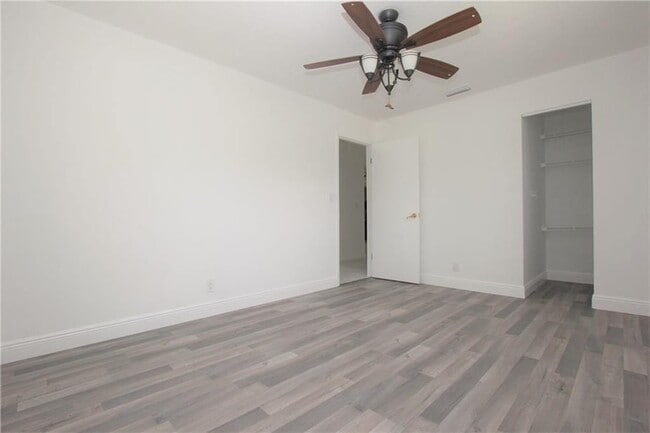 Building Photo - 1122 NW 82nd Ave