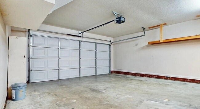 Building Photo - 10 Valley View Ct