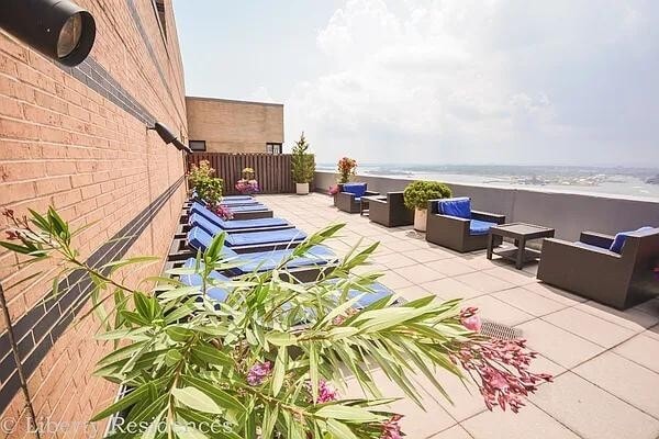 Building Photo - 99 Battery Pl