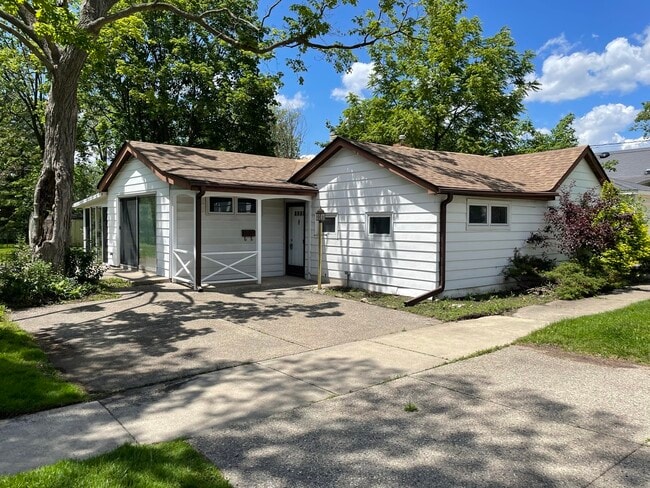 Primary Photo - 1142 Broadmoor Pl