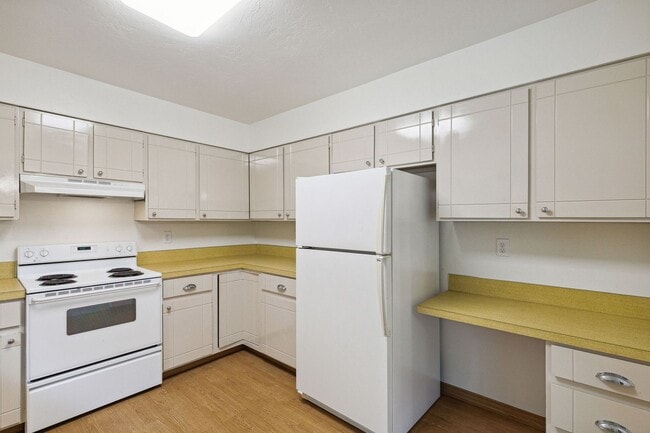 Building Photo - 3 Bed, 2.5 Bath House in the Rattlesnake