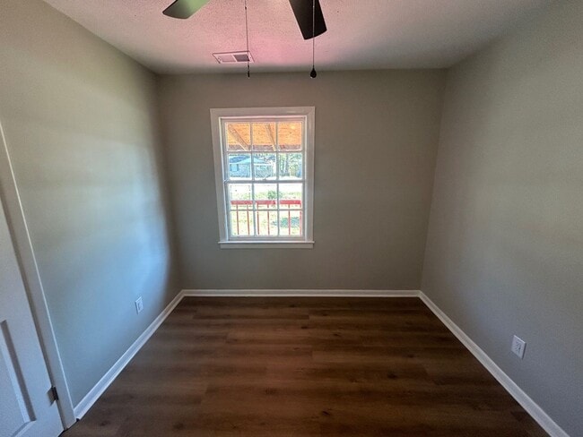 Building Photo - 4539 Bluff Rd