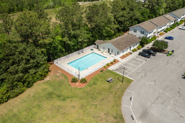 Building Photo - Available Now! 2 Bedroom, 2.5 BathTownhome...