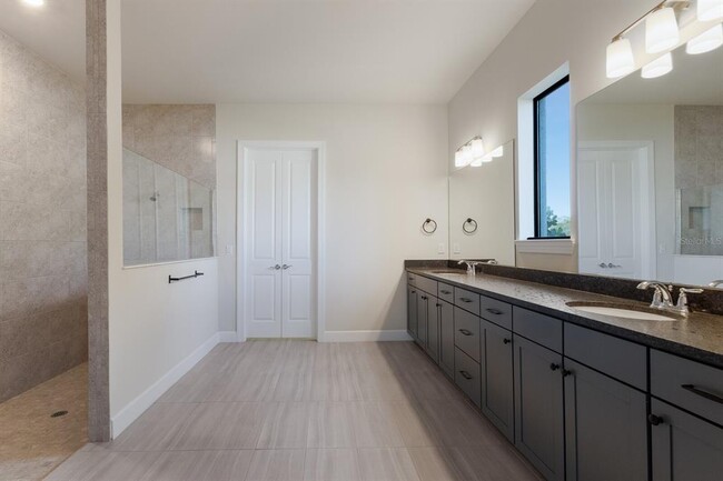 Building Photo - 712 Sigsbee Loop