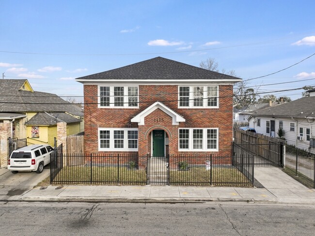 Building Photo - 1115 Hogan St