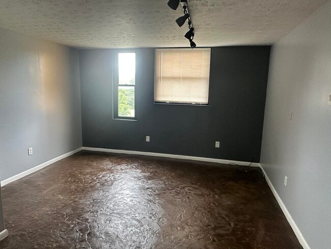 Building Photo - 702 Wilkinson Blvd