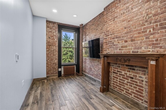 Building Photo - 220 E 116th St