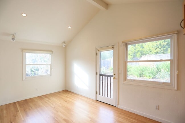 Building Photo - Charming single-story 2BR/1BA home in Mill Valley, Back yard, Storage, Front Porch (11 Alta Vista...