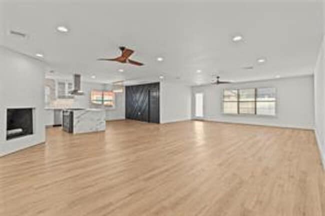 Building Photo - 2114 Eaglerock Dr